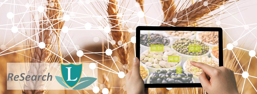 Logo des Projekts ResearchL mit einem Tablet zur Darstellung der digitalen Anwendung, im Hintergrund vernetzte Punkte vor einem Getreidefeld