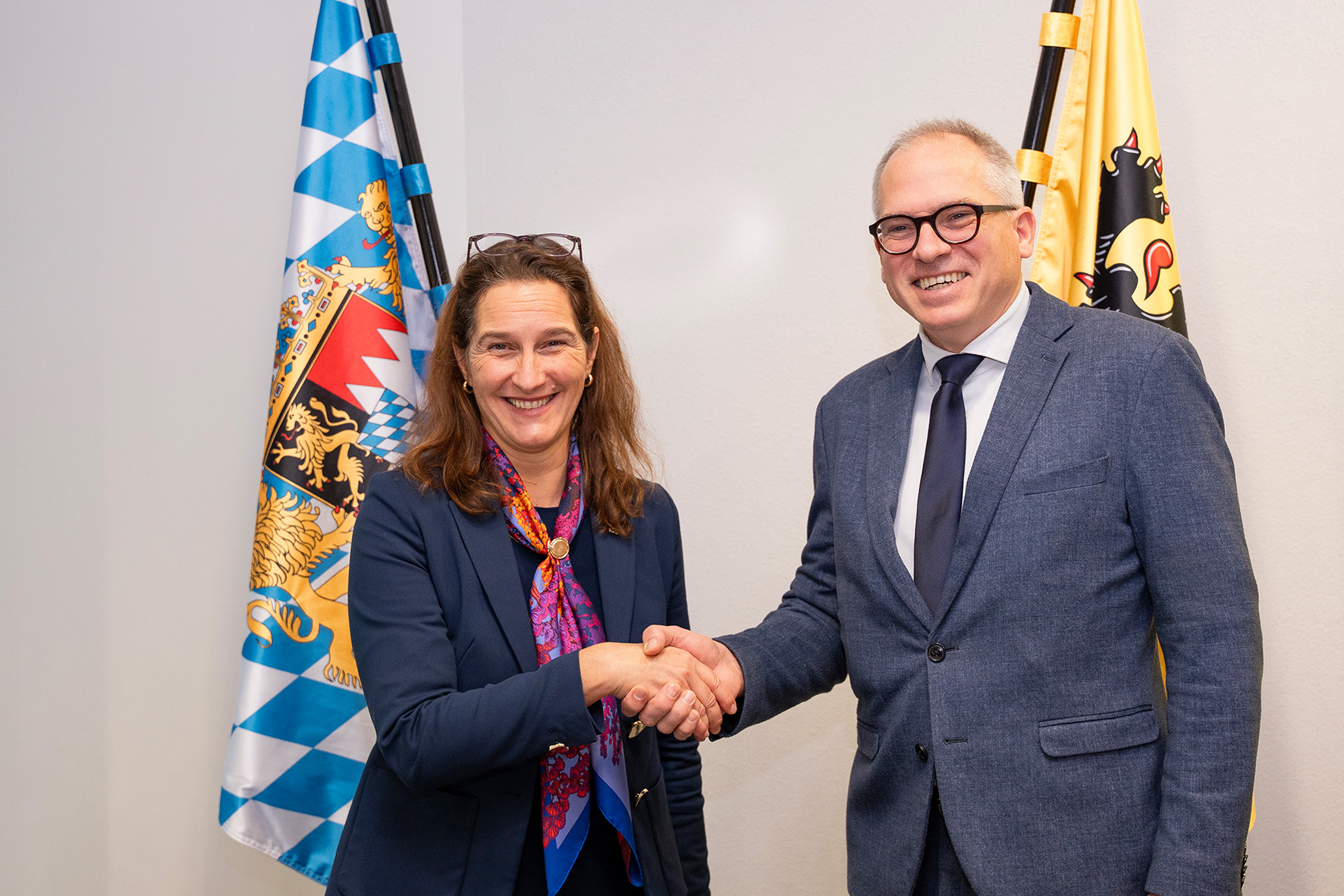 Prof. Andrea Büttner and the Flemish Minister-President Matthias Diependaele