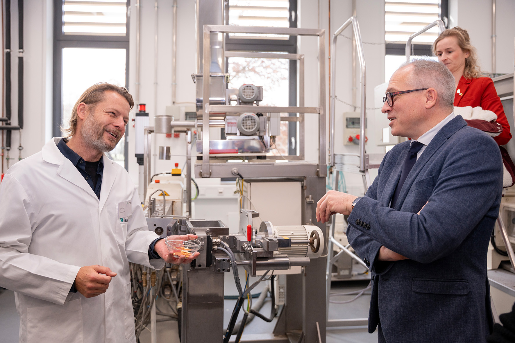 The Flemish Minister-President Matthias Diependaele gains insight into state-of-the-art technologies at the pilot plant