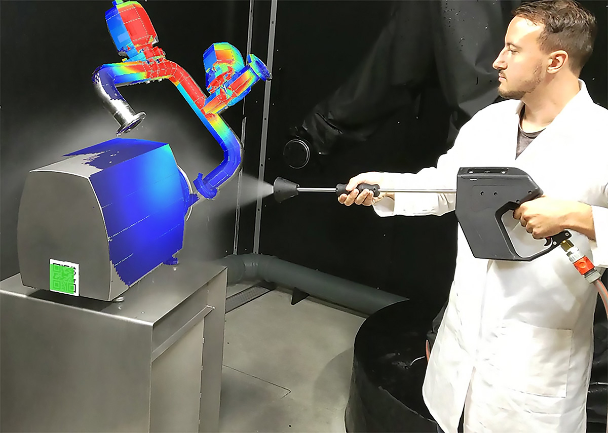 “CleanAssist” in action: the combination of highly integrated tracking sensors, near-real-time spray cleaning simulation and digital twin enables reliable quality assurance and full documentation of manual cleaning processes.