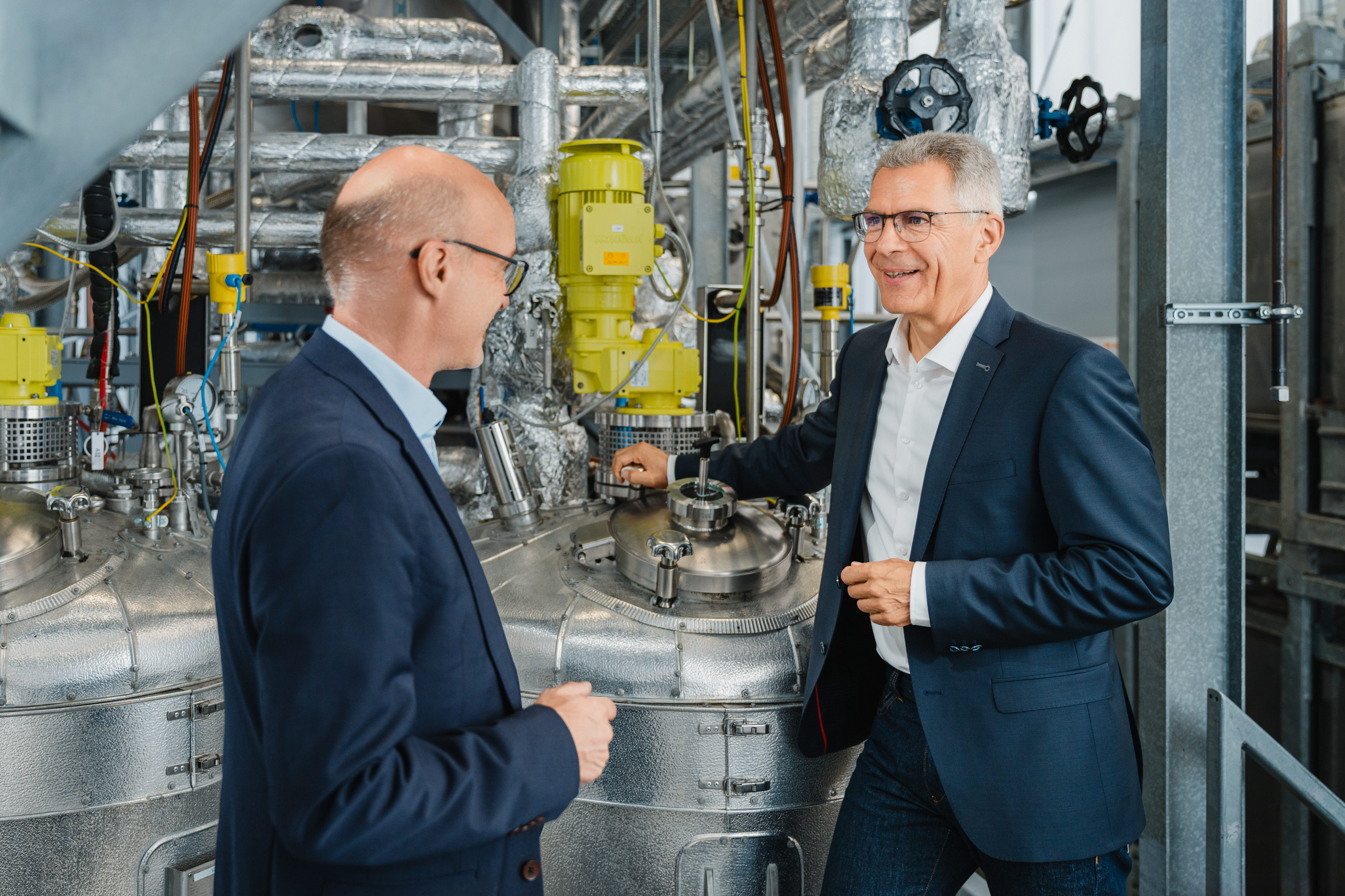 Dr. Andreas Mäurer and Dr. Martin Schlummer Dr. Martin Schlummer and Dr. Andreas Mäurer in the large-scale pilot plant for recycling