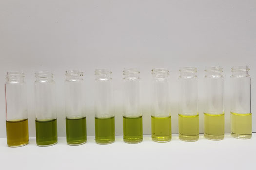 Glass vials with lubricant additives of different colours